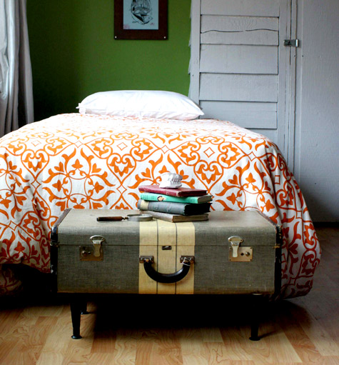 vintage-luggage-bedroom