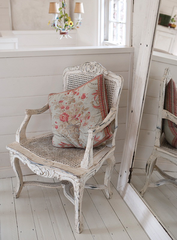 Red brick barn guest house 8 shabby chic chair