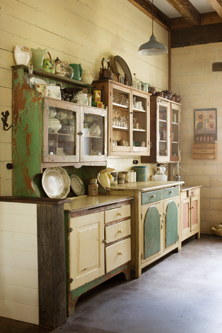 vintage cottage kitchen