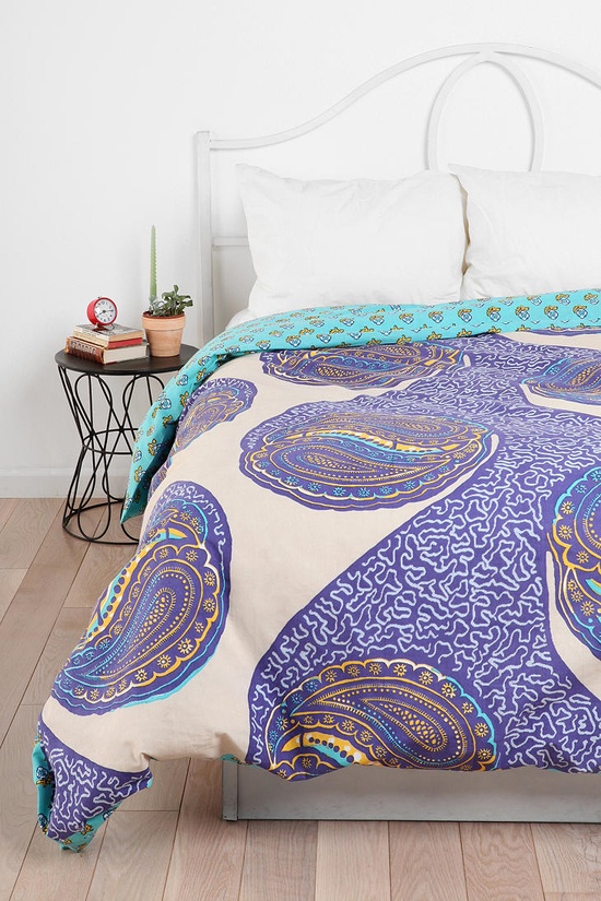 paisely pattern bedspread