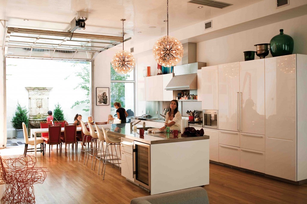 DowntownChic_white modern kitchen