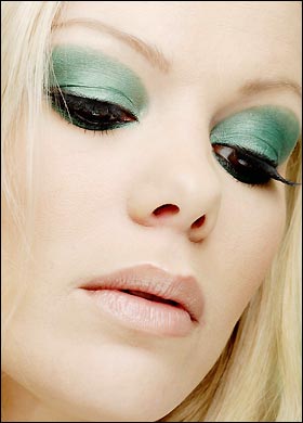 green-eyeshadow-bloack