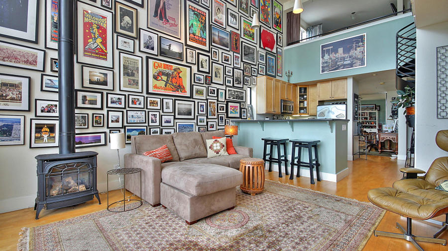 17' High Ceilings