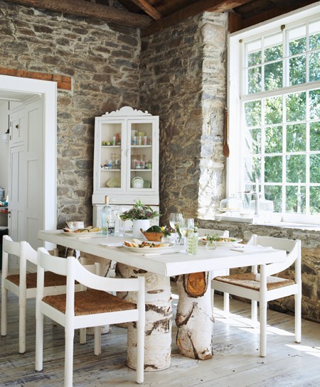 tree-trunk-table-legs