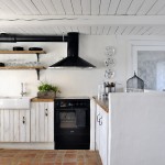 kitchen in black and white