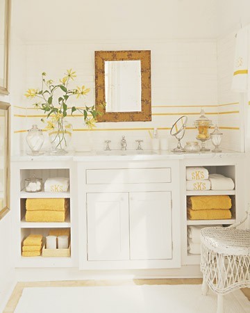 Bathroom in white and mustard yellow