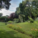 tuscan-style-home-in us-garden