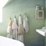 vinatge-pastel-home-11-green-bathroom